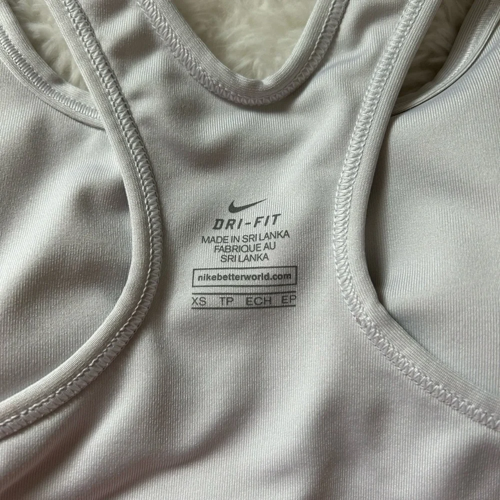 Nike Lot of 2 Sports Bras XS Windrunner Cross Back & Nike Pro Swoosh Padded